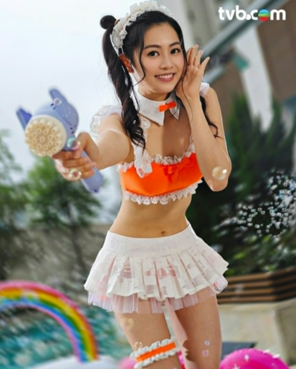 捷希源 TVB力捧清纯小花突晒低胸照发感性文字！疑似陷入情伤！本人亲自回应